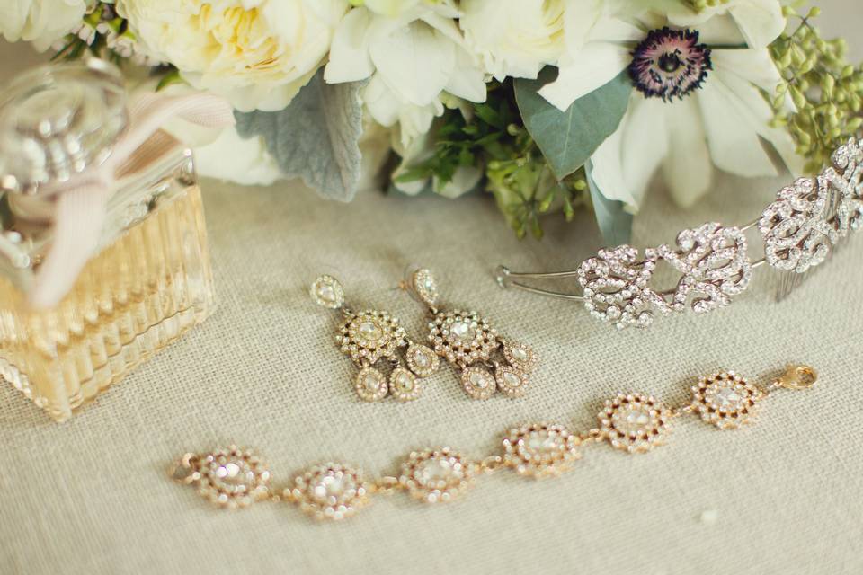 Bride's accessories