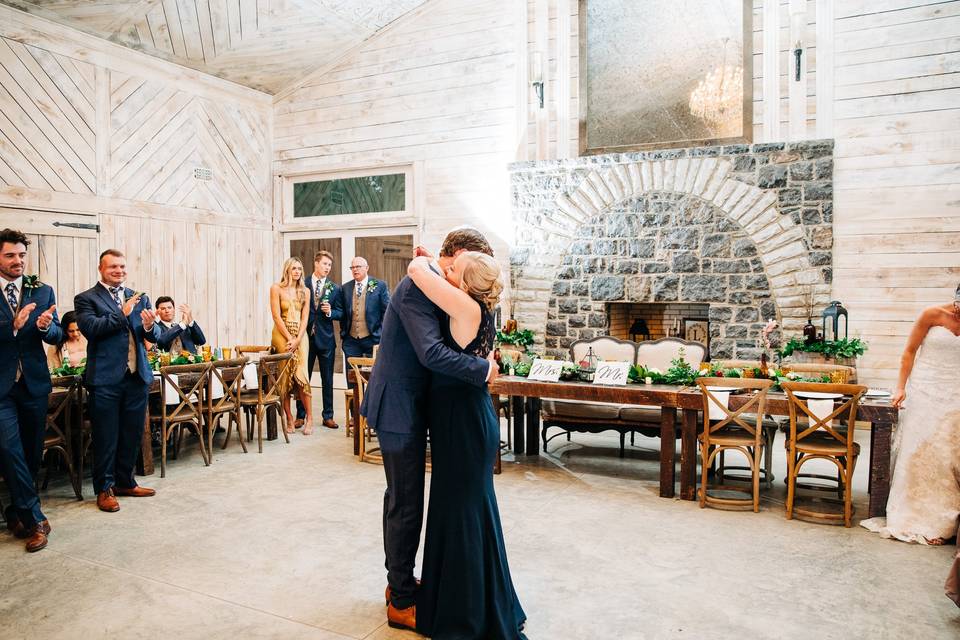 Mother/son dance