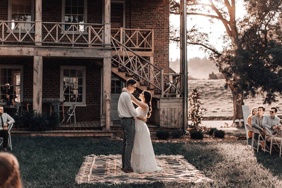 First dance in the courtyard