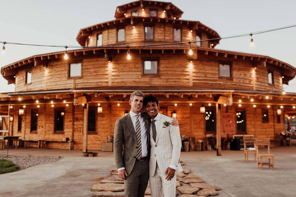 Wedding photos with barn