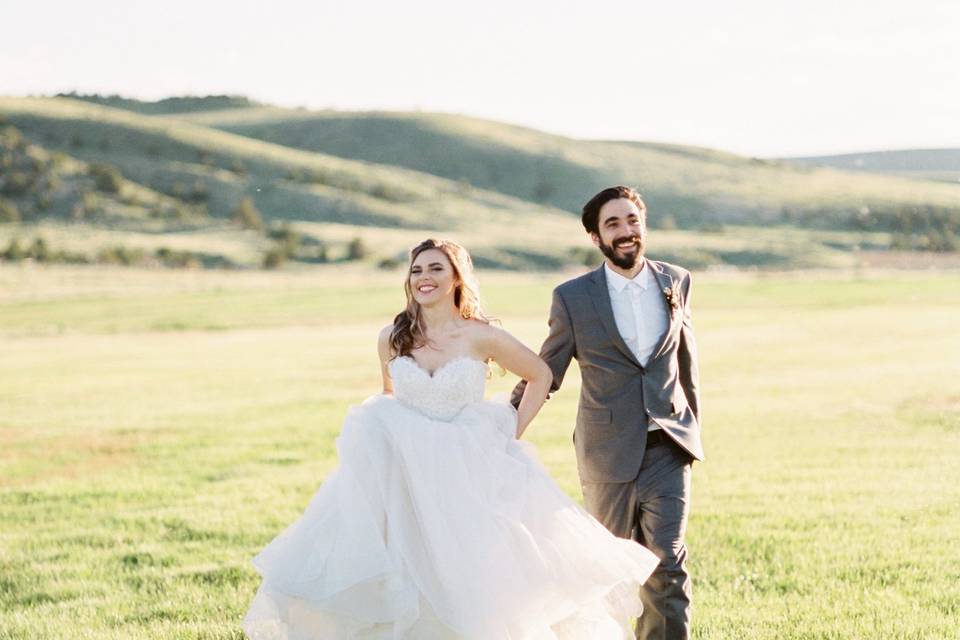 Outdoor bride and groom photos