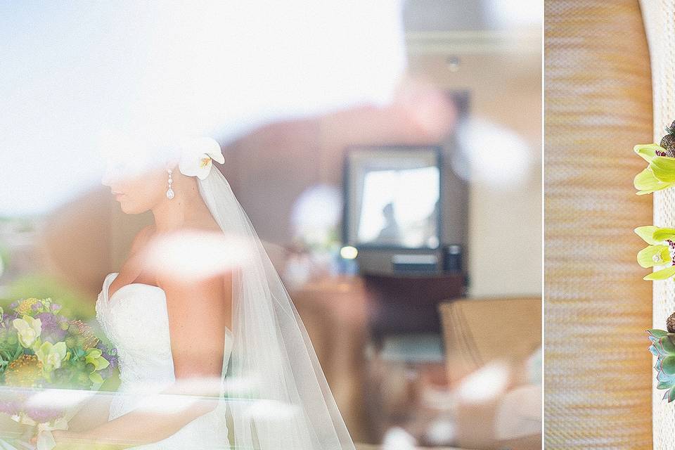 Beautiful getting ready moment for the Bride.  JW Marriott, Phoenix AZ