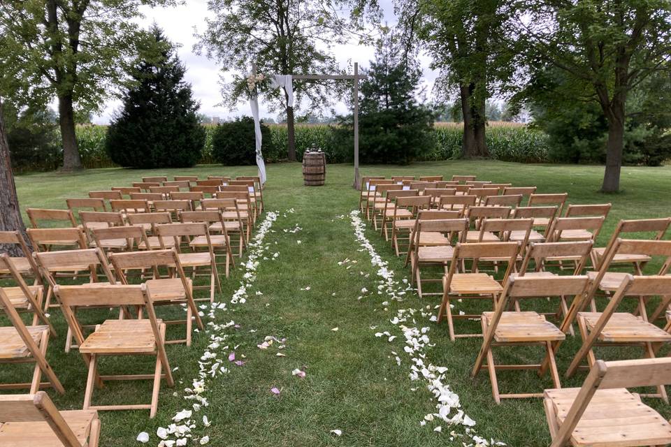 An outdoor ceremony option