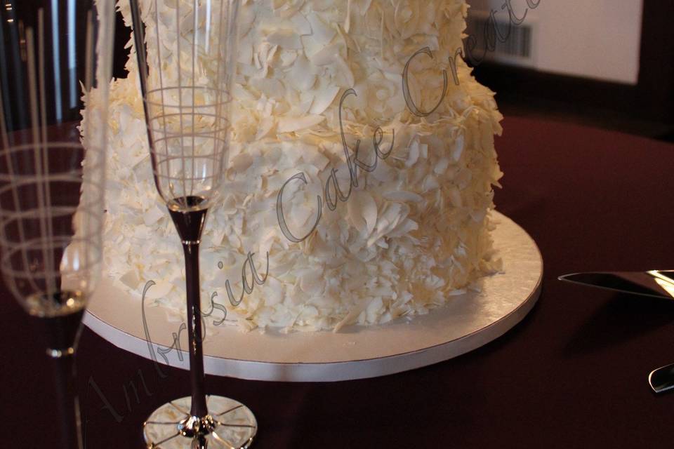 3-tier wedding cake and flute glasses