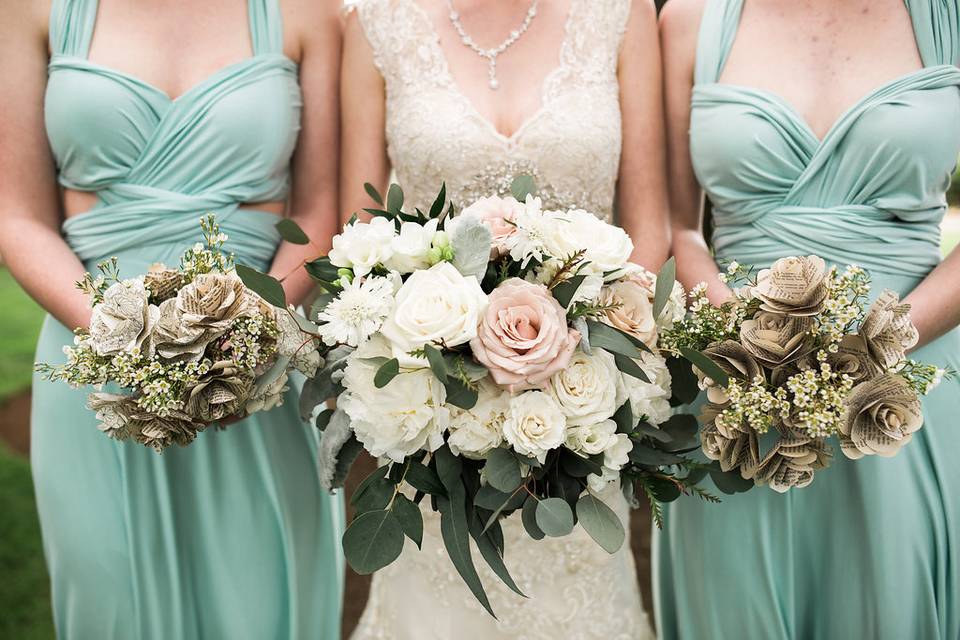 Bride with her girls & flowers