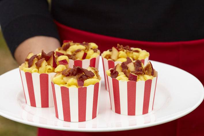 Mini mac-n-cheese with maple glazed bacon and apple