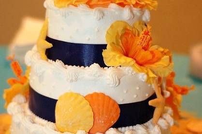 Beach Theme Round Wedding Cake w/ Fondant Shells.