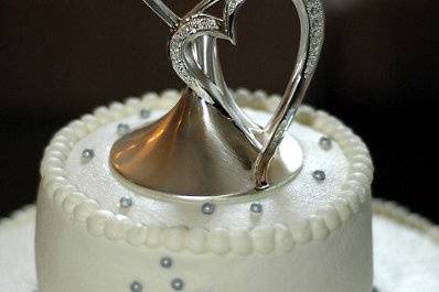 Two Tiered Round Wedding Cake w/ Silver Fondant Pearls.