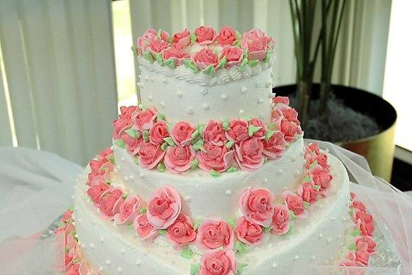 Three Tiered Heart Shaped Wedding Cake w/ Two Toned Buttecream Roses.