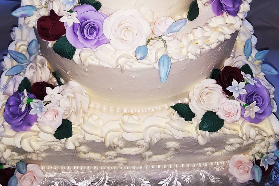 Buttercream, Edible flowers.