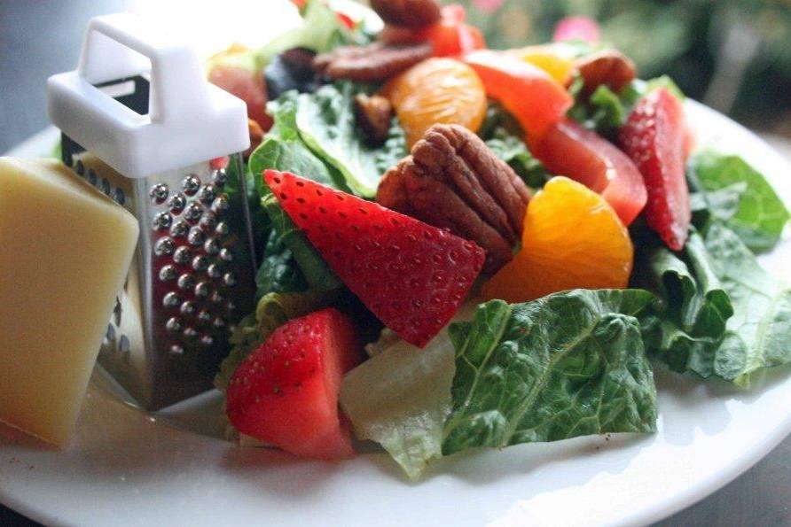 Salad with mini cheese grater