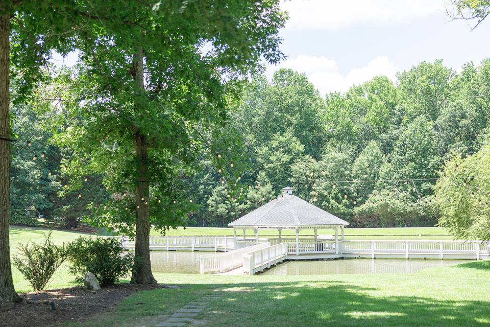 Seven Paths Manor-Gazebo