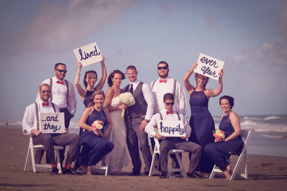 Couple with bridesmaids and groomsmen