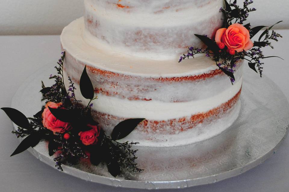 Naked cake with peach roses
