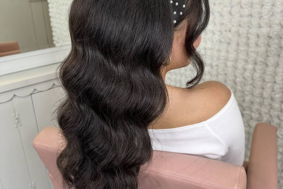 Glam waves with pearl accent