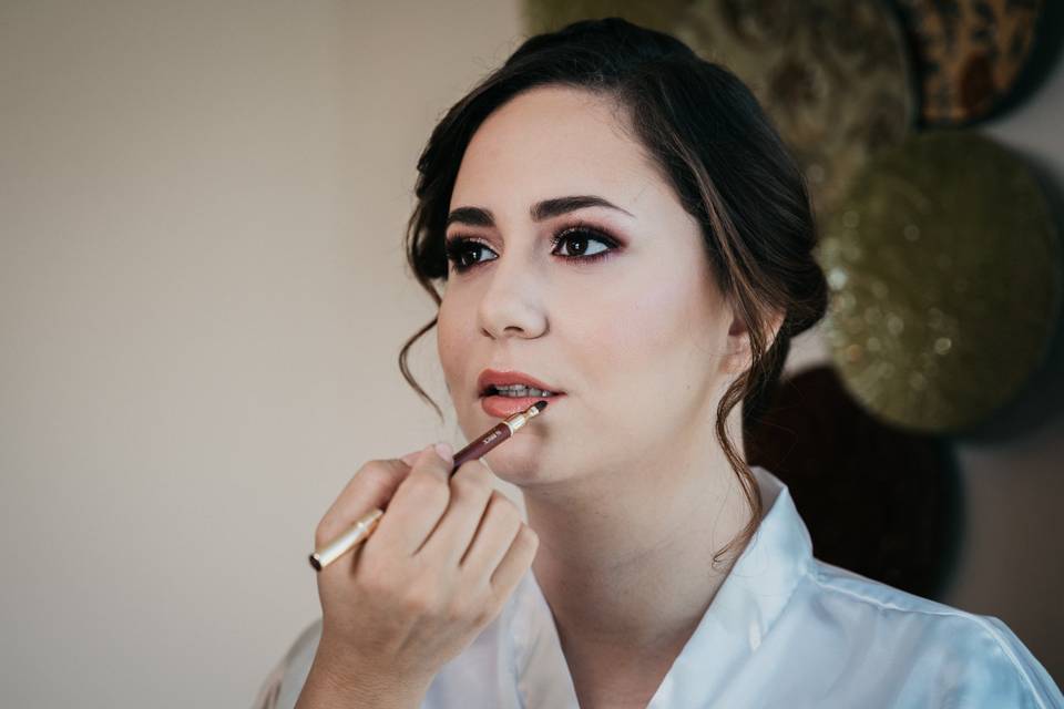 Lip touchup