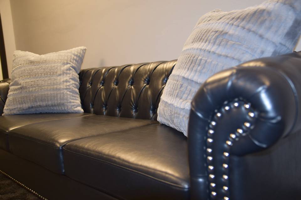 HDE Newnan Groom Suite