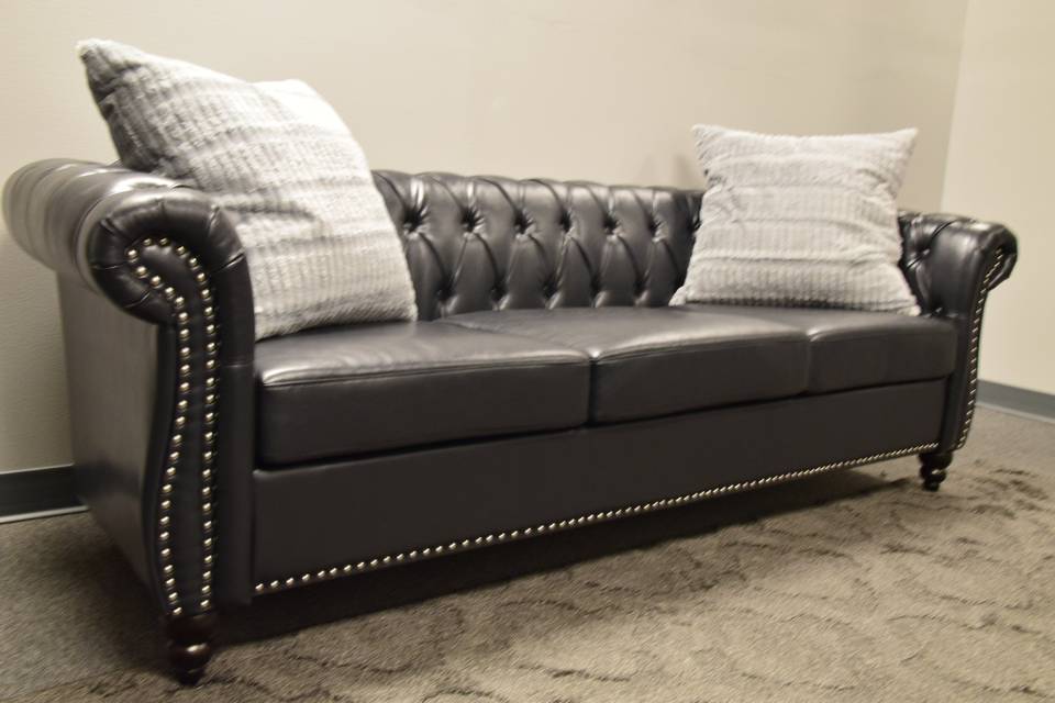 HDE Newnan Groom Suite