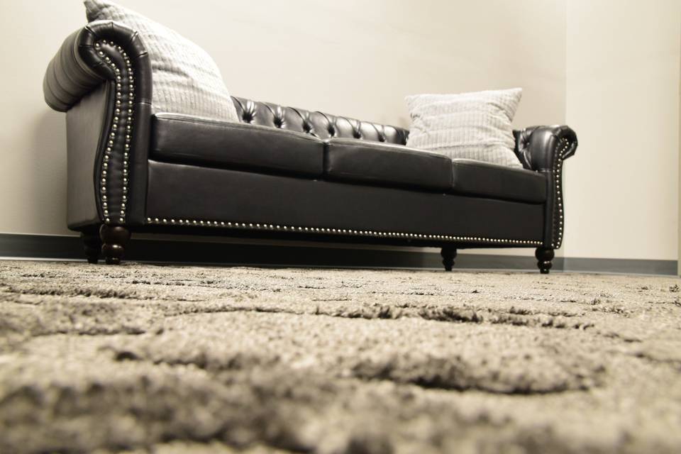 HDE Newnan Groom Suite