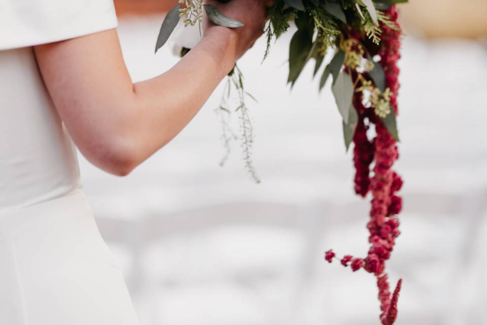 Bouquet w/  hanging Amaranthus