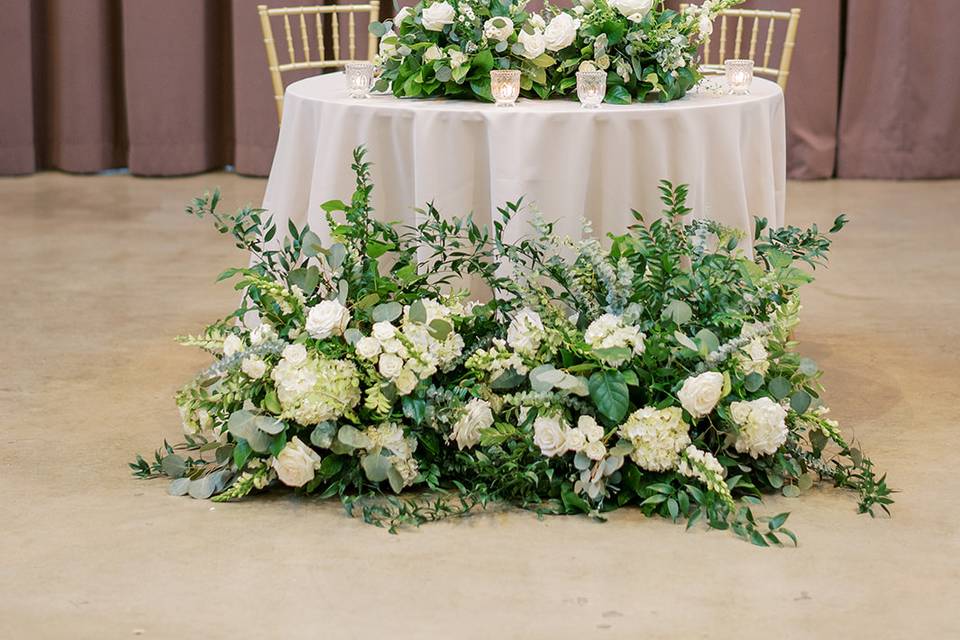 Sweetheart table arrangements