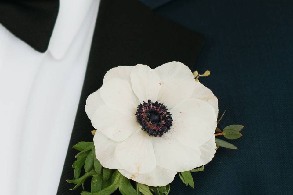 Minimalistic boutonniere