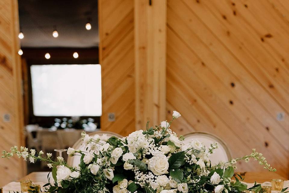 Sweetheart table arrangement