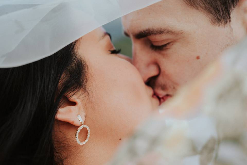 Smooch Under The Veil