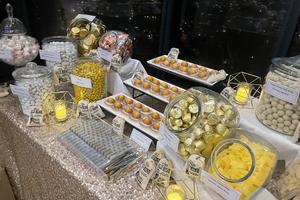 Color-themed candy buffet