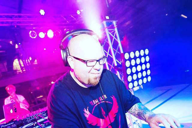 Neon Splash Paint Tour