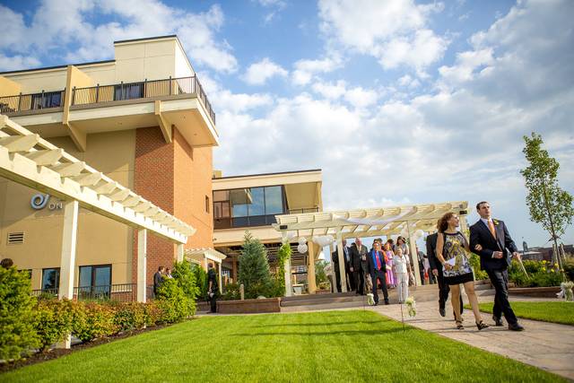 Alexandria's Premier Lakeview Weddings