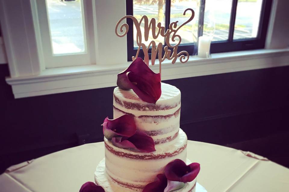 Naked cake with flowers