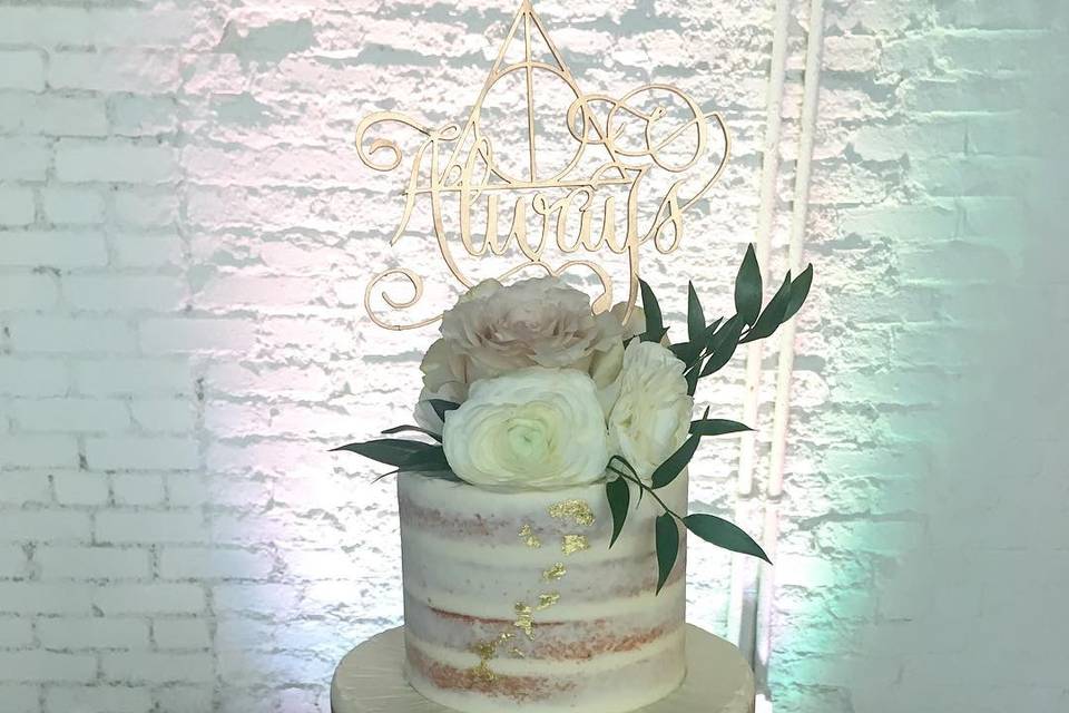 Naked style cake with gold