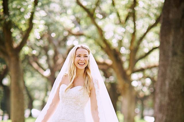 A flowing gown - Premiere Weddings