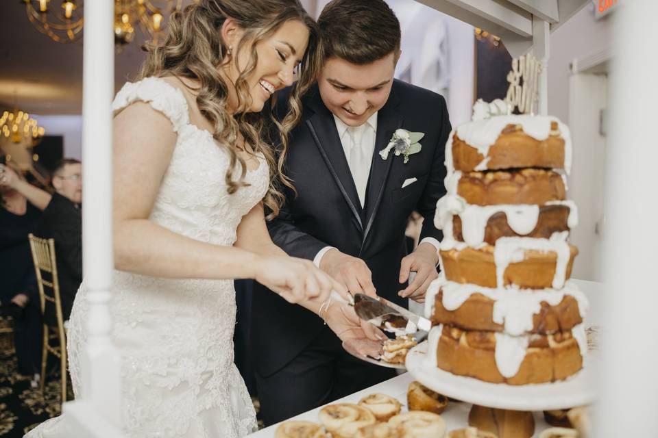 Cake cutting - cinnamon rolls