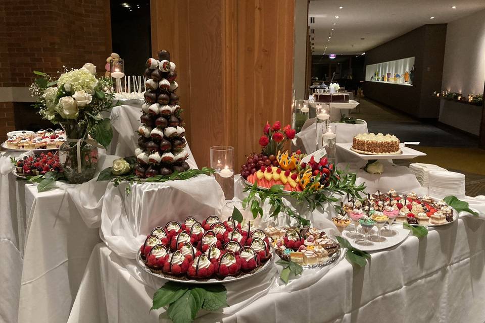 Dessert table setting