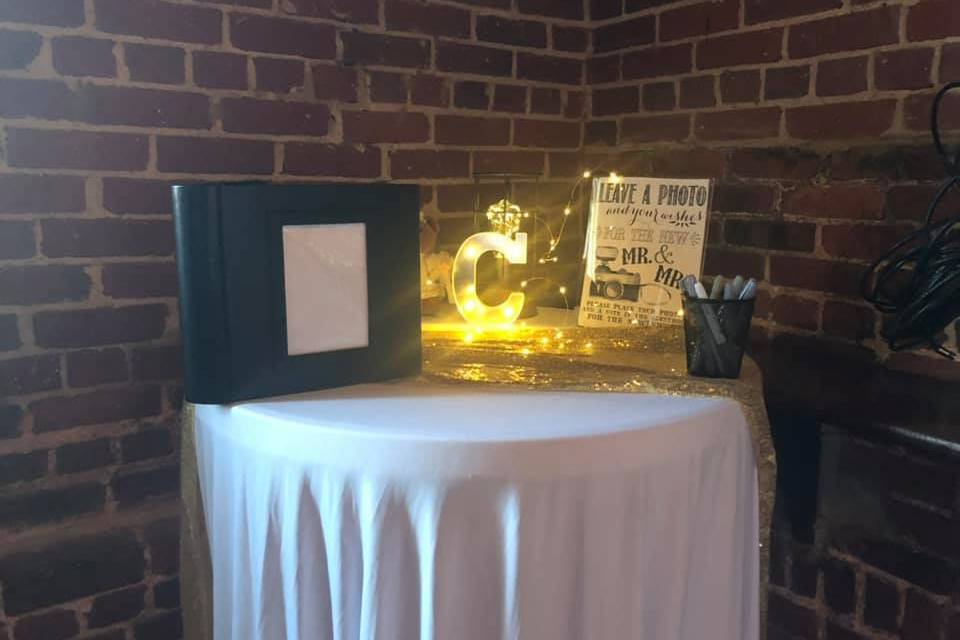 Photo Booth Memory Album Table