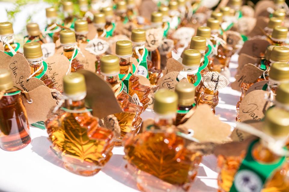 Maple syrup favors