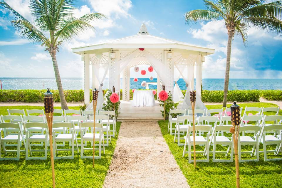 Gorgeous outdoor beach wedding