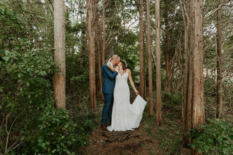Woodsy bridal photo