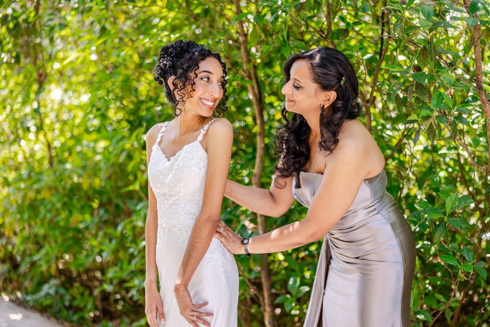 Mom zips up bridal dress