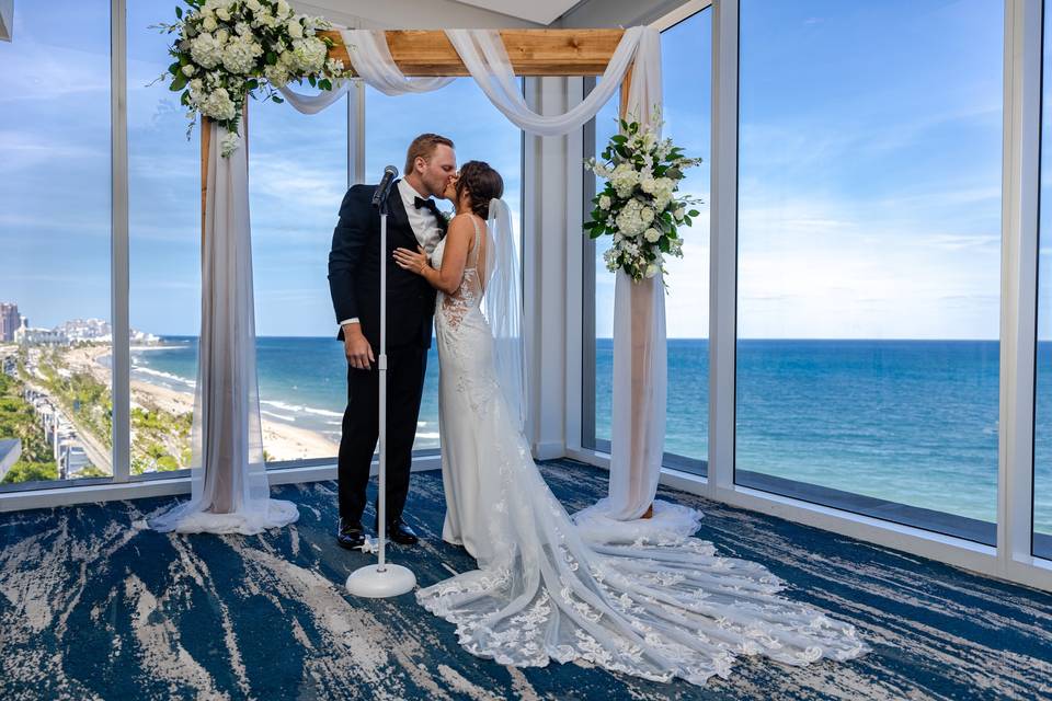 Beachfront wedding Sonesta