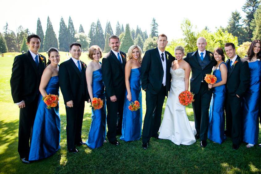 The couple with the bridesmaids and groomsmen