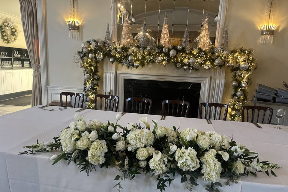 Head table long and low