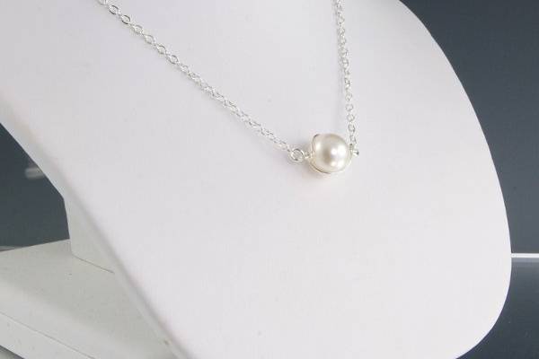 White pearl necklace