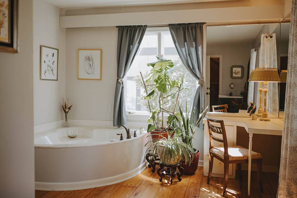 Magnolia Suite Bathroom