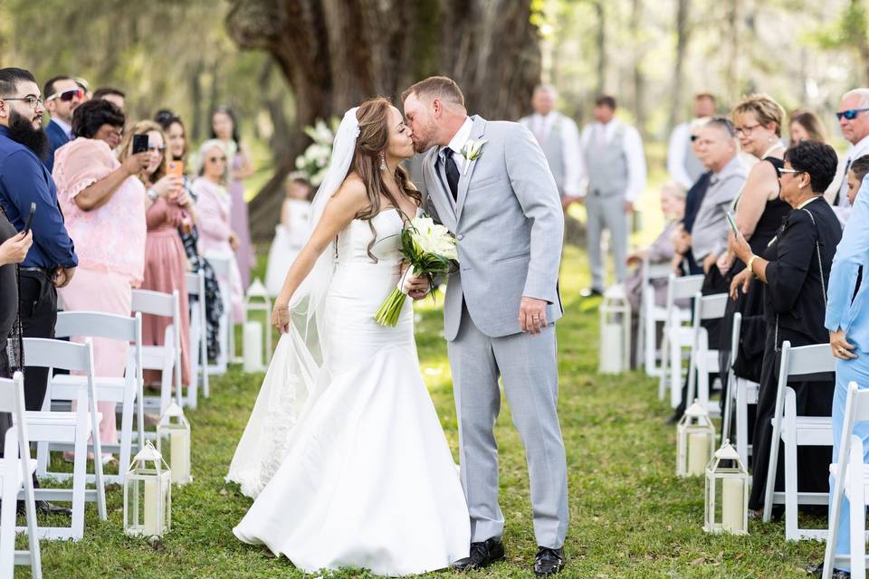 Ceremony kiss