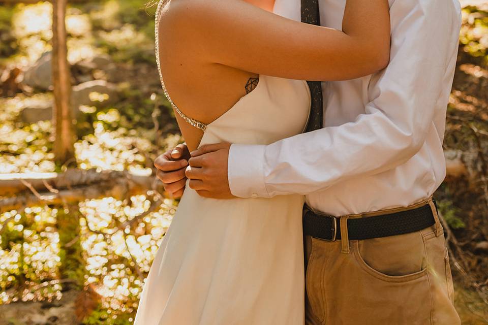 Elopement Kiss