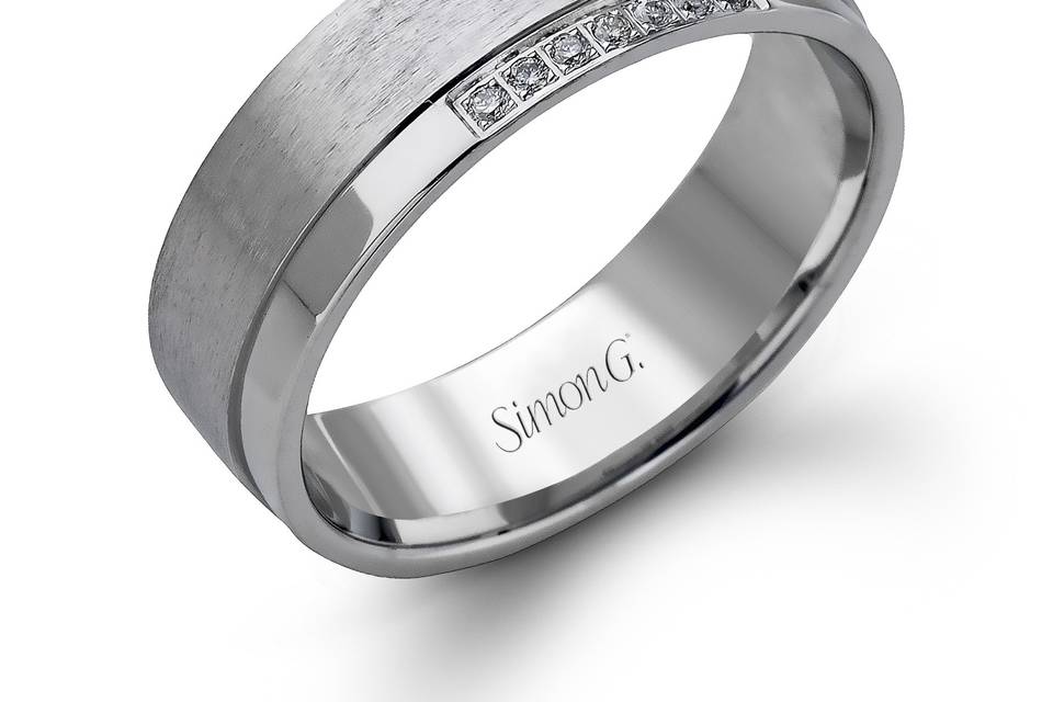 Style	LG130	<br>	14K white gold band comprised of 0.07ctw round white diamonds.