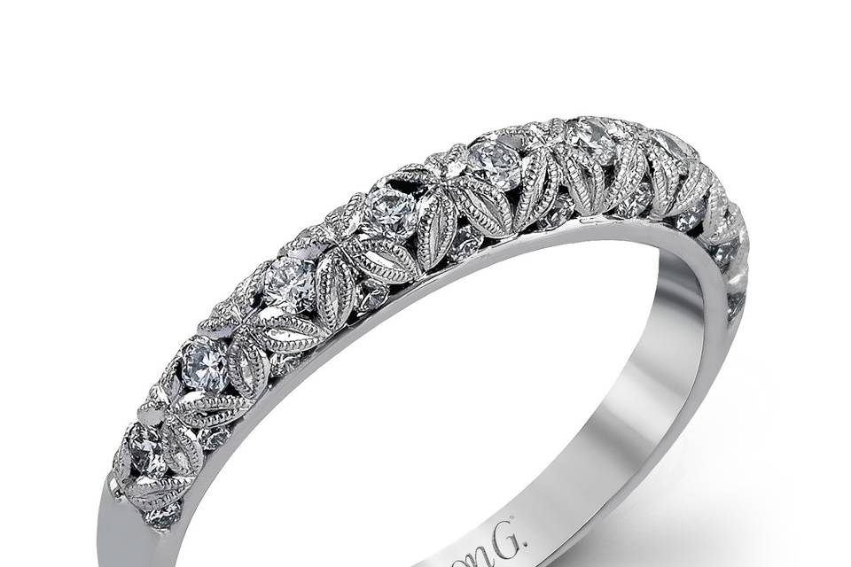 Style	LP1582-B	<br>	18K white gold band comprised of 0.32ctw round white diamonds.